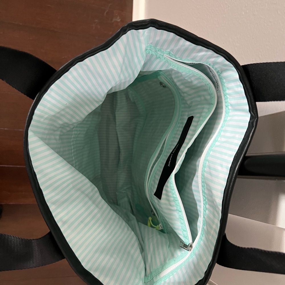 COPY - Lululemon black nylon bag with inserts - Picture 4 of 6